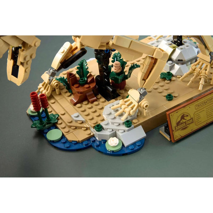 LEGO Fossili Di Dinosauro: Triceratopo - 77985, Kit Modellismo Per Adulti Con Minifigure, Idea Regalo Per Fan