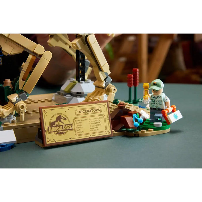 LEGO Fossili Di Dinosauro: Triceratopo - 77985, Kit Modellismo Per Adulti Con Minifigure, Idea Regalo Per Fan