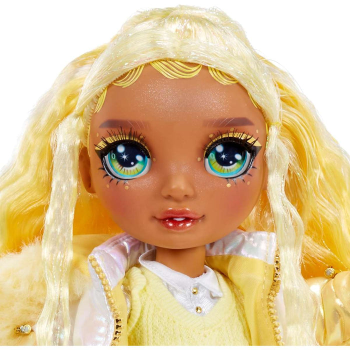 MGA Bambola Rainbow High Winter Wonderland Sunny Yellow - 120858-EUC