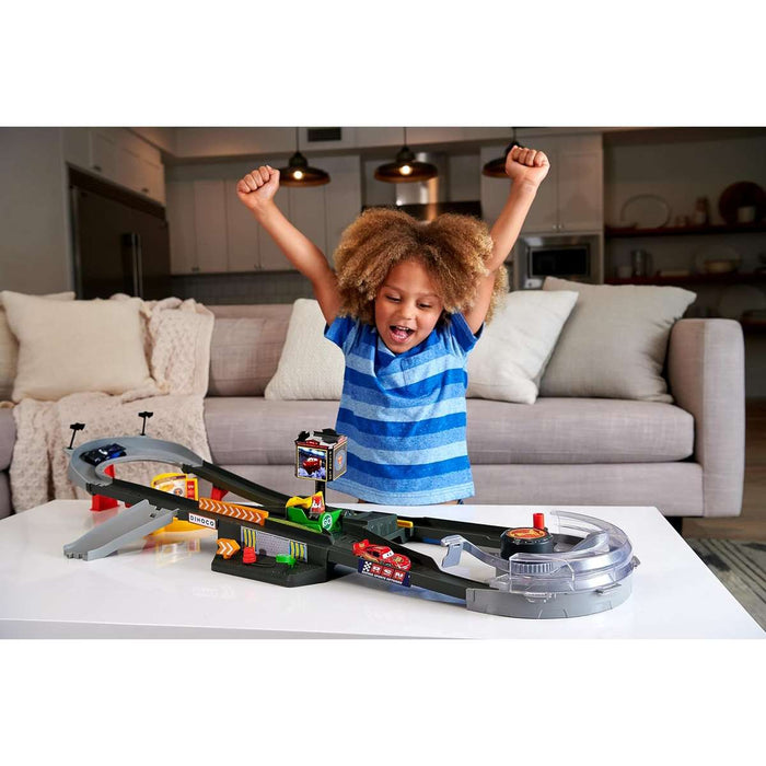 MATTEL Cars Pista Piston Cup Action Speedway - HPD81