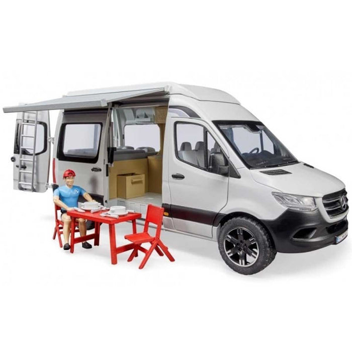 BRUDER Mercedes Benz Sprinter Camper Con Personaggio - 02672