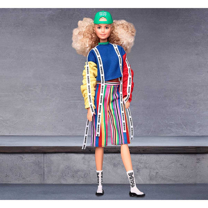MATTEL Barbie Bmr1959 Bambola Snodata Con Capelli Biondi Voluminosi E Look Sportivo - GHT92