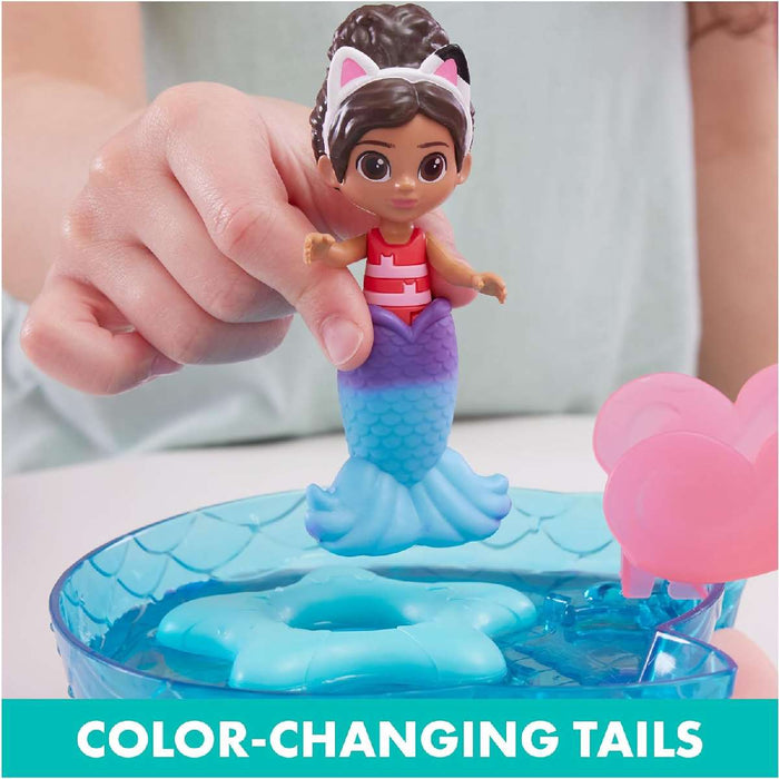 SPIN MASTER Gabby'S Dollhouse Set Di Gioco Piscina Con Gabby E Siregatta - 6067878